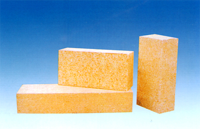 Low porosity clay brick for glass kiln