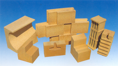 Clay brick for coking furnace